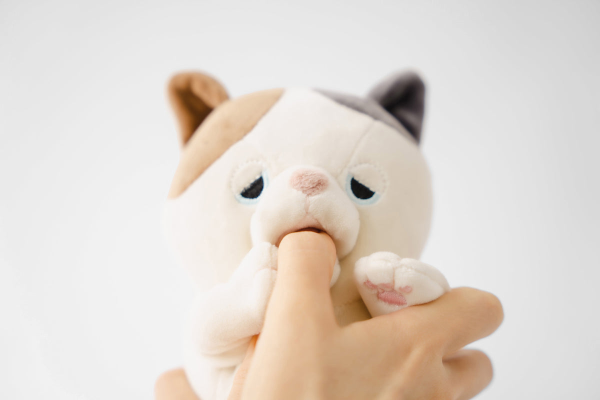 ユカイ工学 甘噛みハムハム — 擬真輕咬機器人玩偶